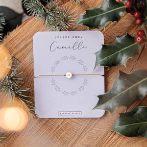 Bracciale natalizio personalizzato, catena in acciaio inossidabile, perla a cuore dorata. Regalo unico con cartolina di Buon Natale personalizzabile