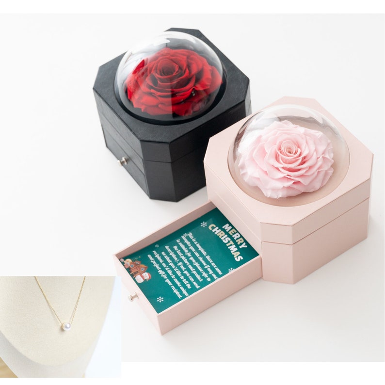 Christmas gift/Eternal rose box with a pearl necklace