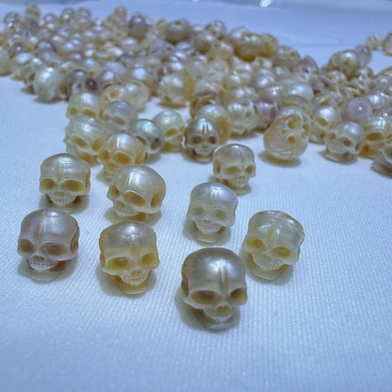 1pcs Skull Freshwater Gothic Pearl Beads Handmade Carved: 8-9mm