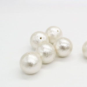 Perlas de algodón japonesas: 16-30 mm, 2 piezas, perforadas, redondas blancas