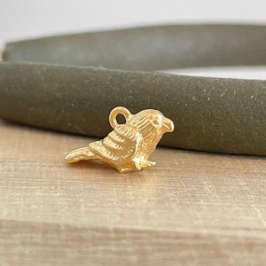 Pequeño dije de pájaro gorrión chapado en oro mate, collar, cierre de cremallera, llavero, correa de teléfono, delicados accesorios para pájaros, fabricación de joyas DIY