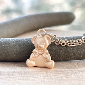 Teddy Bär Halskette, matt vergoldet, niedlich, Kawaii, zierlich, Teddybär Schmuck, Weihnachtsgeschenk für Kinder