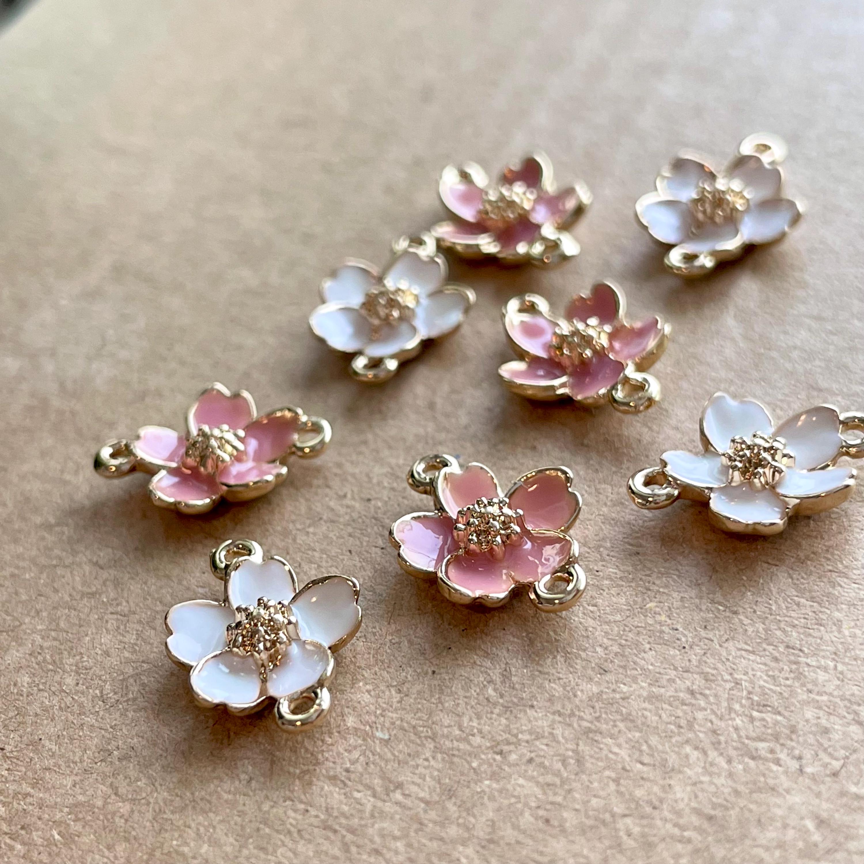 金メッキの桜コネクターチャーム：ピンクと白のエナメル桜の花、DIY