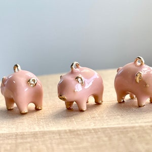 Pig Charm, 1 pc, Tiny, Clip On Charm, Gold Plated, Pale Pink Enamel, Cute Miniature, Piggy Pendant, Farm Animal Jewelry, Gift for Kids