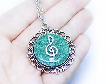 Statement music gift Green pendant Treble clef jewelry Silver long chain necklace Music lover gift Music teacher gift Musician jewelry Gifts