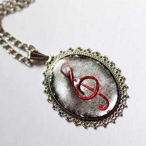 Lange Kette Halskette Musik Geschenk Treble Clef Anhänger Musik Schmuck Musiker Geschenk Musik Anhänger Silber Musik Charm Schmuck Resin Anhänger Geschenk