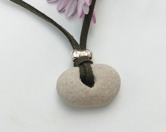Joyería de piedra de bruja, collar de piedra de bruja, collar de piedra marina, joyería de arenisca, joyería de bruja, piedra de hadas