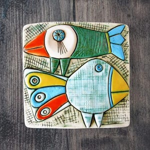 Piastrelle da parete in ceramica fatte a mano con uccelli: decorazioni artistiche astratte colorate