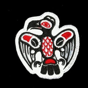 Raven Embroidered Iron-On Patch – Native Charm Totem Pole  – Mystical Animal Decor – MagicPatchesAndMore