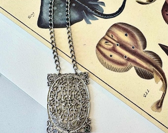 Vintage zilverkleurige statementketting filigraanmedaillon met druppelvormige hanger