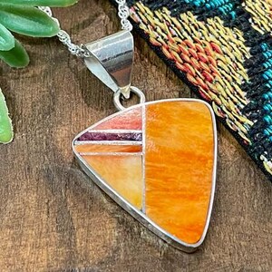20&quot; Silver Spiney Oyster Inlay Pendant Necklace
