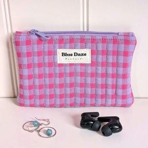 Porte-monnaie matelassé Bold Vichy - Petite pochette à fermeture éclair | Pochette en tissu faite main pour le voyage ou un usage quotidien | Collection de limonade rose