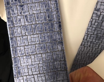 Étole pour clergé en tissu texturé bleu, Avent ou Carême