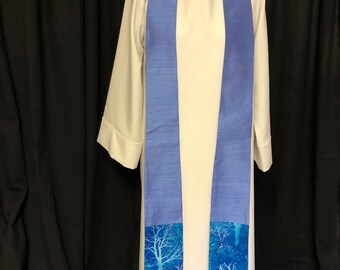 Étole en soie pervenche à imprimé sapin hivernal