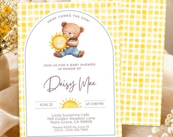 Inbjudan till babyshower med här kommer sonen, redigerbar mall för babyshowerinbjudan med björnmotiv, gul ginghamfärgad solskensbabyshower, solskensbaby