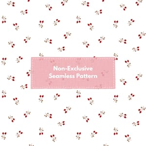Op de afbeelding: Een naadloos patroon met een herhalend ontwerp van kleine rode bessen met bruine stelen op een witte achtergrond. De tekst "Niet-exclusief naadloos patroon" wordt weergegeven in een roze banner.