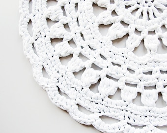 Doily Crochet Rug TUULO I / Boho Area Rag / Shabby Chic / Cottage Style - White - Made-to-Order