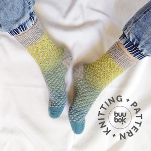 Easy Socks Knitting Pattern - LIZARD Socks - fingering/4ply sock yarn.