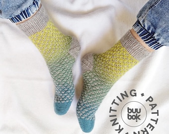 Easy Socks Knitting Pattern - LIZARD Socks - fingering/4ply sock yarn.