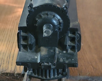 Post War Lionel Train Engine Caboose and 3 Cars With Track