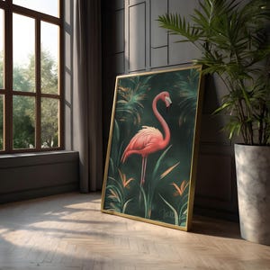 Può includere: Una stampa incorniciata di un fenicottero rosa in piedi in una lussureggiante giungla tropicale verde. La stampa ha una cornice dorata ed è firmata "Wells" nell'angolo in basso a destra.