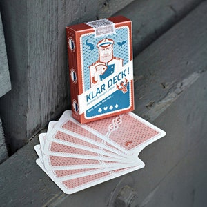 Maritimes Kartenspiel &quot;Klar Deck&quot;, großes Blatt, kupferfarbene Rückseiten. Maritime Design Spielkarten als Mitbringsel oder Gastgeschenk.