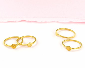 Aangepaste sierlijke symbool ring, gepersonaliseerde minimalistische gegraveerde ring, sterling zilver, kleine eerste Signet ring, sierlijke brief ring cadeau voor mama
