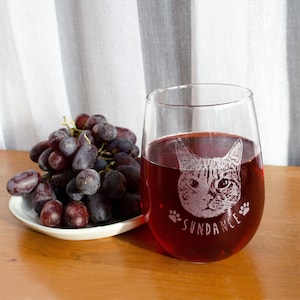 Personalized Pet Portrait Stemless Wine Glass, Engraved with Pet Name, Custom Pet Photo Gifts, Dog Mom Gift for Her Pet Lover Cat Mom