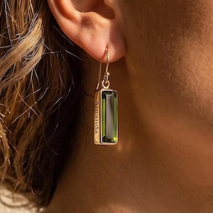 Personalized Peridot Bar Earrings, August Birthstone Dangle Earrings, Green Baguette Gemstone Earrings, Gold Silver Gift for Her
