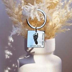 Llavero personalizado con huella de mano y pie - Regalo para papá - Recuerdo de Navidad personalizado - Joyería grabada con huella de mano y pie de bebé