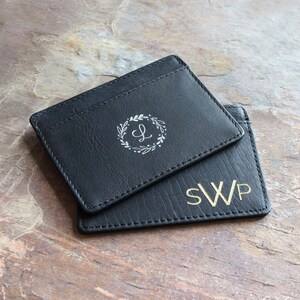 Cartera delgada de cuero negro con monograma, tarjetero personalizado grabado con monograma, firma o dibujo con detalles dorados o plateados