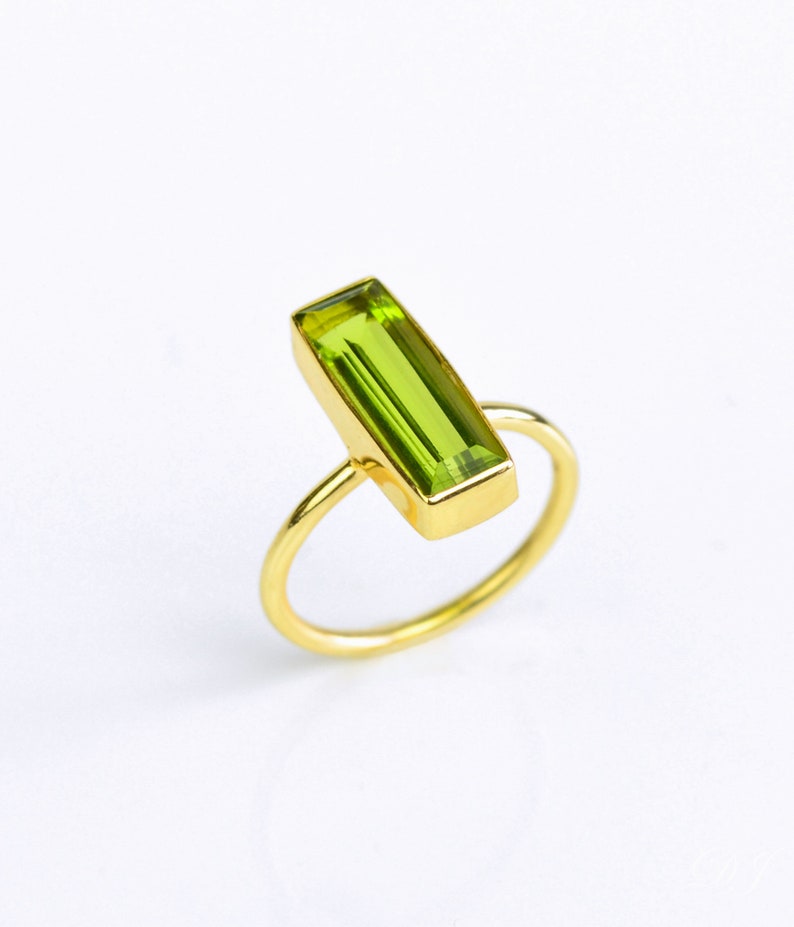 Peridot Bar Ring, August Birthstone Ring, Geometric Ring Modern Ring, Gemstone Vertical Bar Ring August Birthday gift Adira Ring green gem 