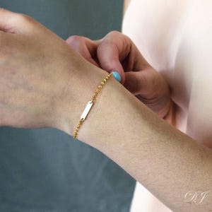 Pulsera de barra horizontal, pulsera personalizada, pulsera con placa de nombre, pulsera de identificación, pulsera de barra pequeña personalizada, regalo de Navidad para ella imagen 9
