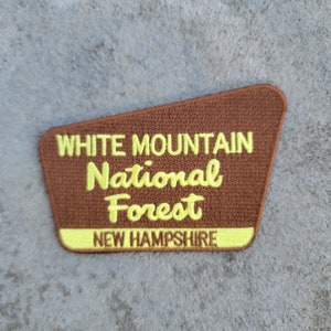Parche bordado del Bosque Nacional de las Montañas Blancas de 3,75" x 2,5" para planchar o coser en New Hampshire NUEVO