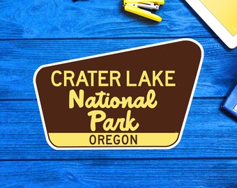 Adesivo Parco Nazionale Crater Lake – Oregon – 3.75 X 2.5 Pollici – Multicolore