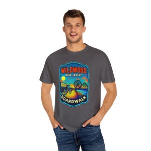 Wildwood Boardwalk T-Shirt: Retro Sommer Strand Vibes Bild 6