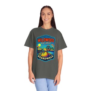Wildwood Boardwalk T-Shirt: Retro Sommer Strand Vibes Bild 7