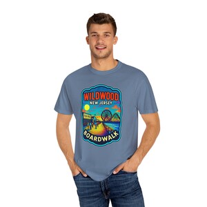 Wildwood Boardwalk T-Shirt: Retro Sommer Strand Vibes Bild 5