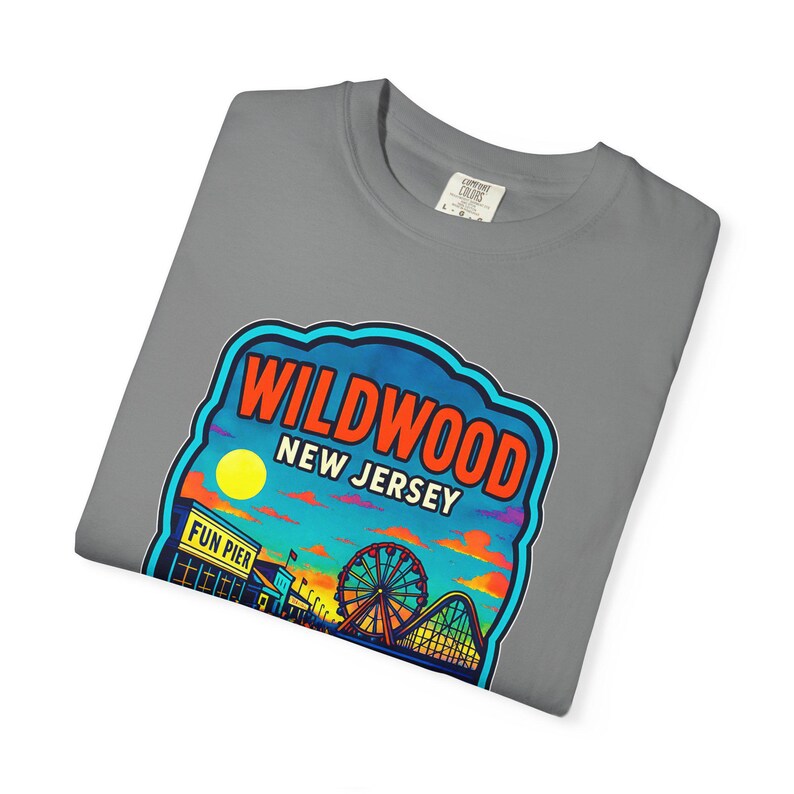 Wildwood Boardwalk T-Shirt: Retro Sommer Strand Vibes Bild 4
