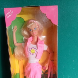 Mattel 1998 Barbie Share a Smile Barbie Doll