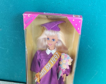 Barbie Graduation Doll Class Of '96 Special Edition - Met Blauwe Toga, Mortierboard & Diploma | 1995 Verzamelpop