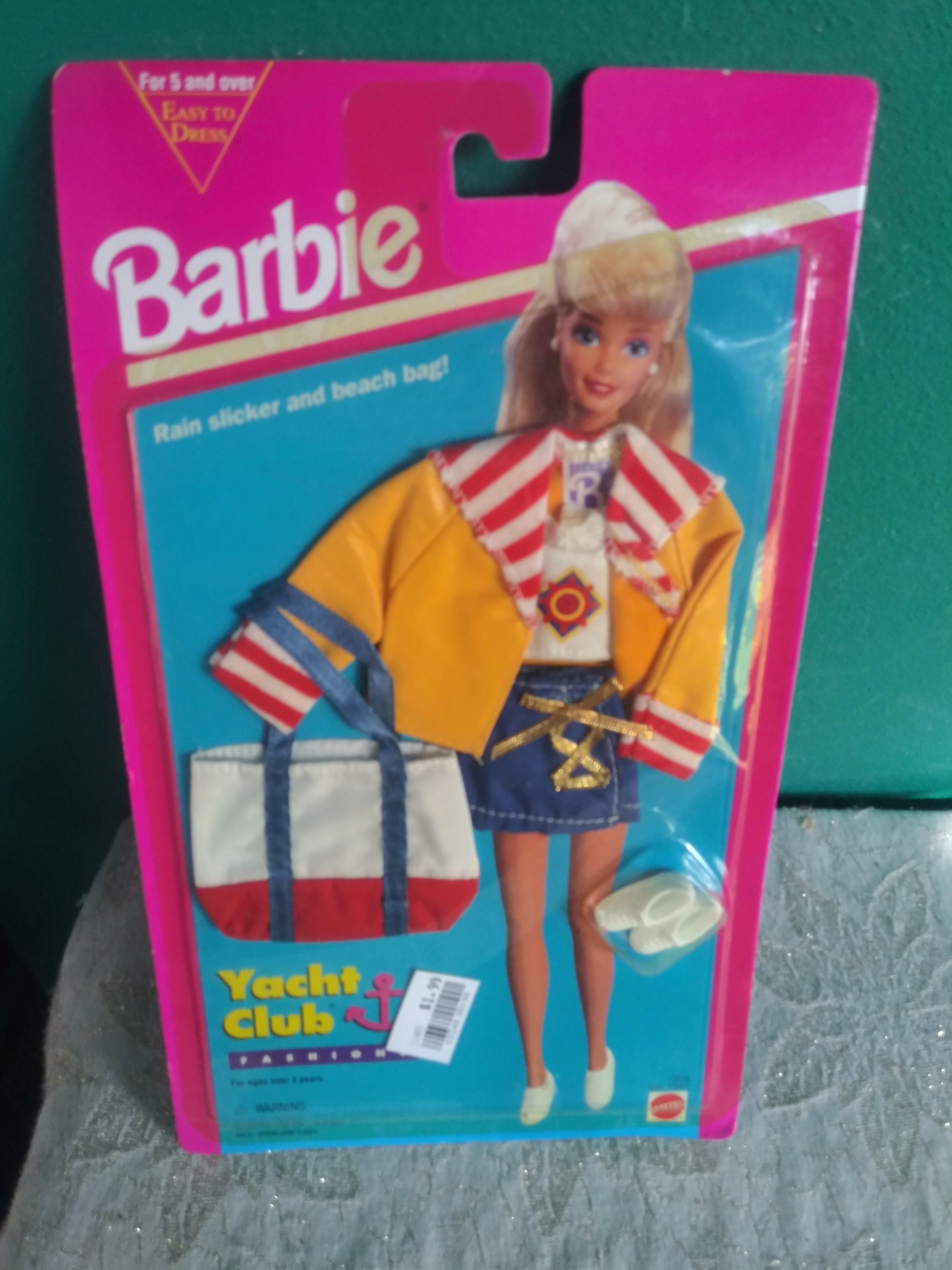 Vêtements de poupées Barbie Mattel, Vêtements de poupée Barbie neufs dans  l'emballage, Vêtements de club de yacht -  France