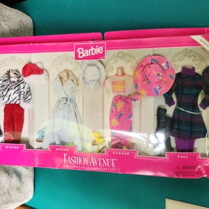 Mattel Vintage Four Fashion Avenue Barbie Clothes. Lot of 4 Fashion Avenue pack
