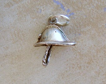 Sterling silver London Bobby Helmet police charm vintage # 528