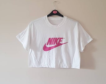 nike crop top outfit