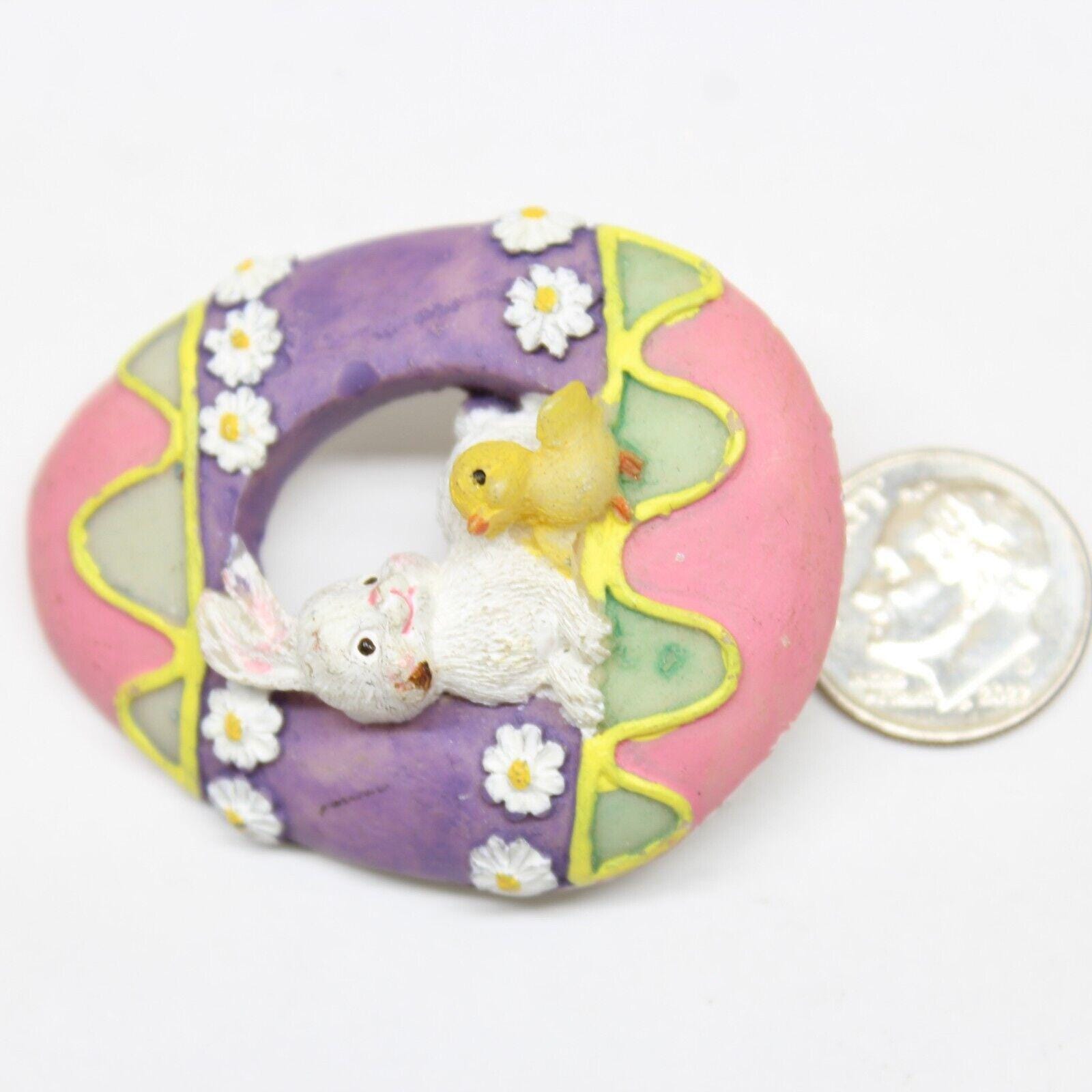 Broche (pin) En Résine Lapin Et Poussin De Pâques Peint - État Impeccable - Pour Femme