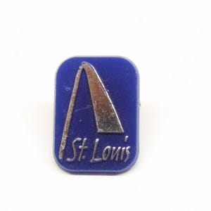 St. Louis Missouri Gateway Arch Pin Lapel Plastic Collectible