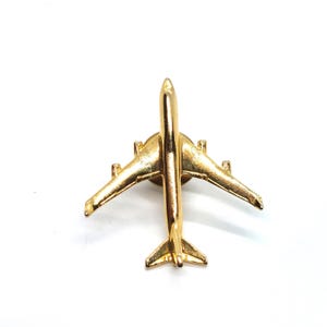 Airplane Aviation Travel Pin Collectible Pilot Flying Airline Souvenir Lapel VTG