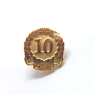 10 Year Service Award Recognition Lapel Pin Laurel Wreath Design