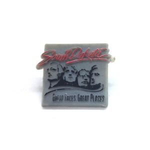 South Dakota Mount Rushmore Great Faces Great Places Pin Vintage State Plastic